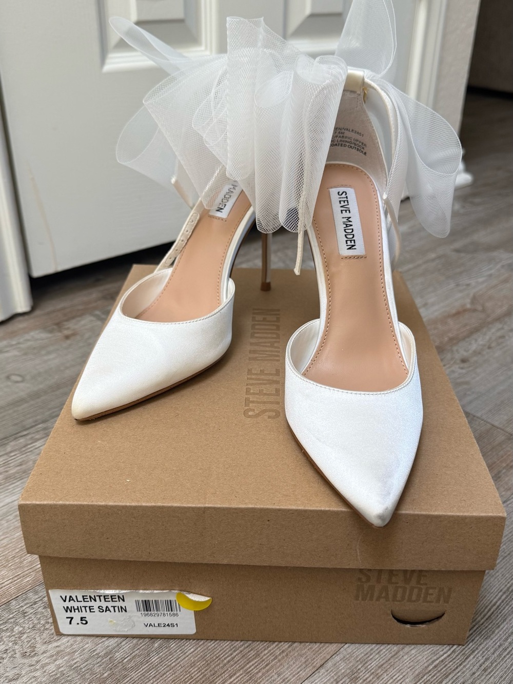 Steve Madden White Satin Pointed Toe Ankle Tie Heels